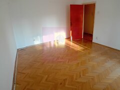 Vanzare apartament de 4 camere la Casa Poporului-stradal